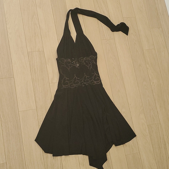 Elegant black flowy dress with embroidery - Picture 1 of 4